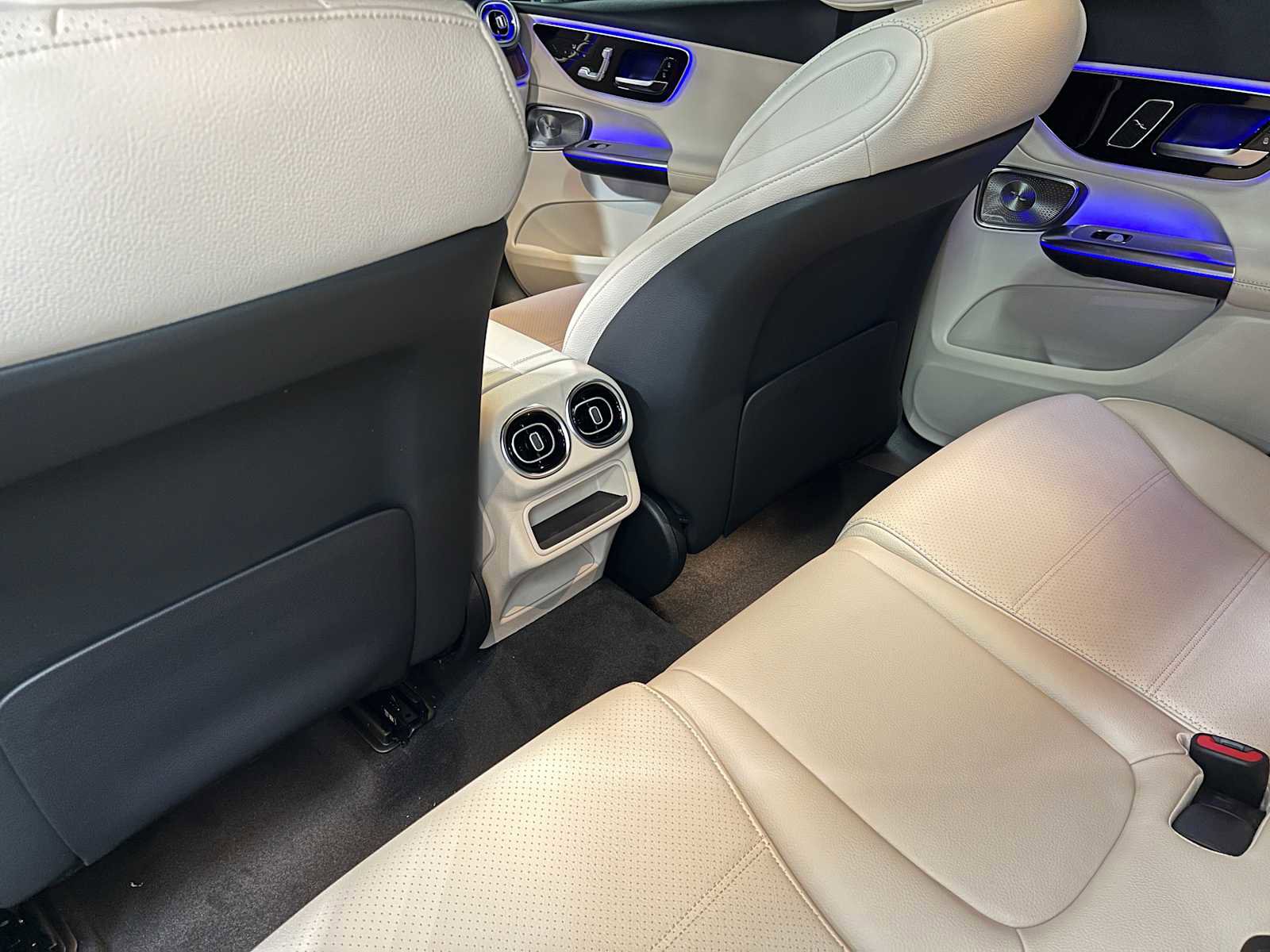 Used 2025 Mercedes-Benz GLC 300 4MATIC image 18