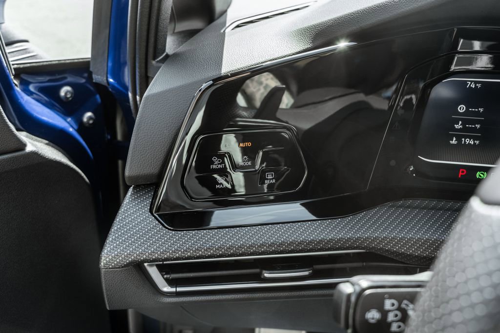 Used 2024 Volkswagen Golf R image 17