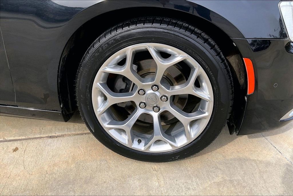 Used 2019 Chrysler 300 C w/ Safetytec Plus Group image 8