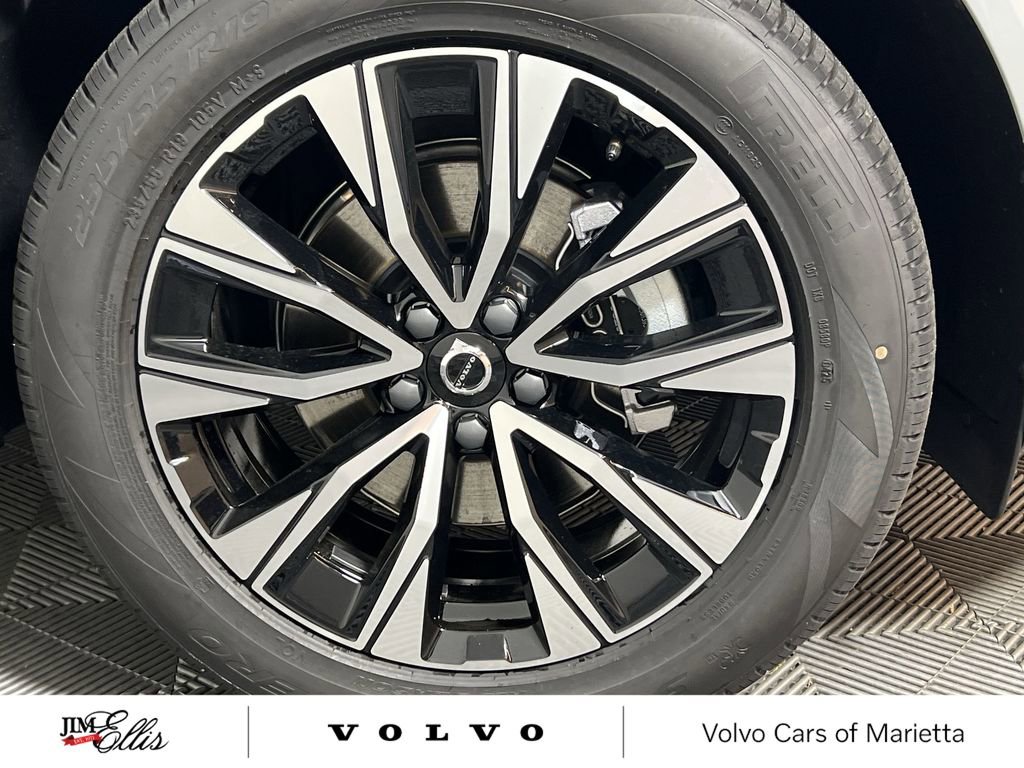 New 2025 Volvo XC60 B5 Core w/ Climate Package image 18