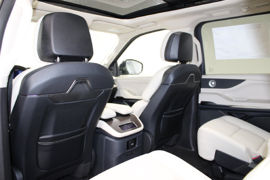 New 2027 Lincoln Navigator L Reserve RWD image 28