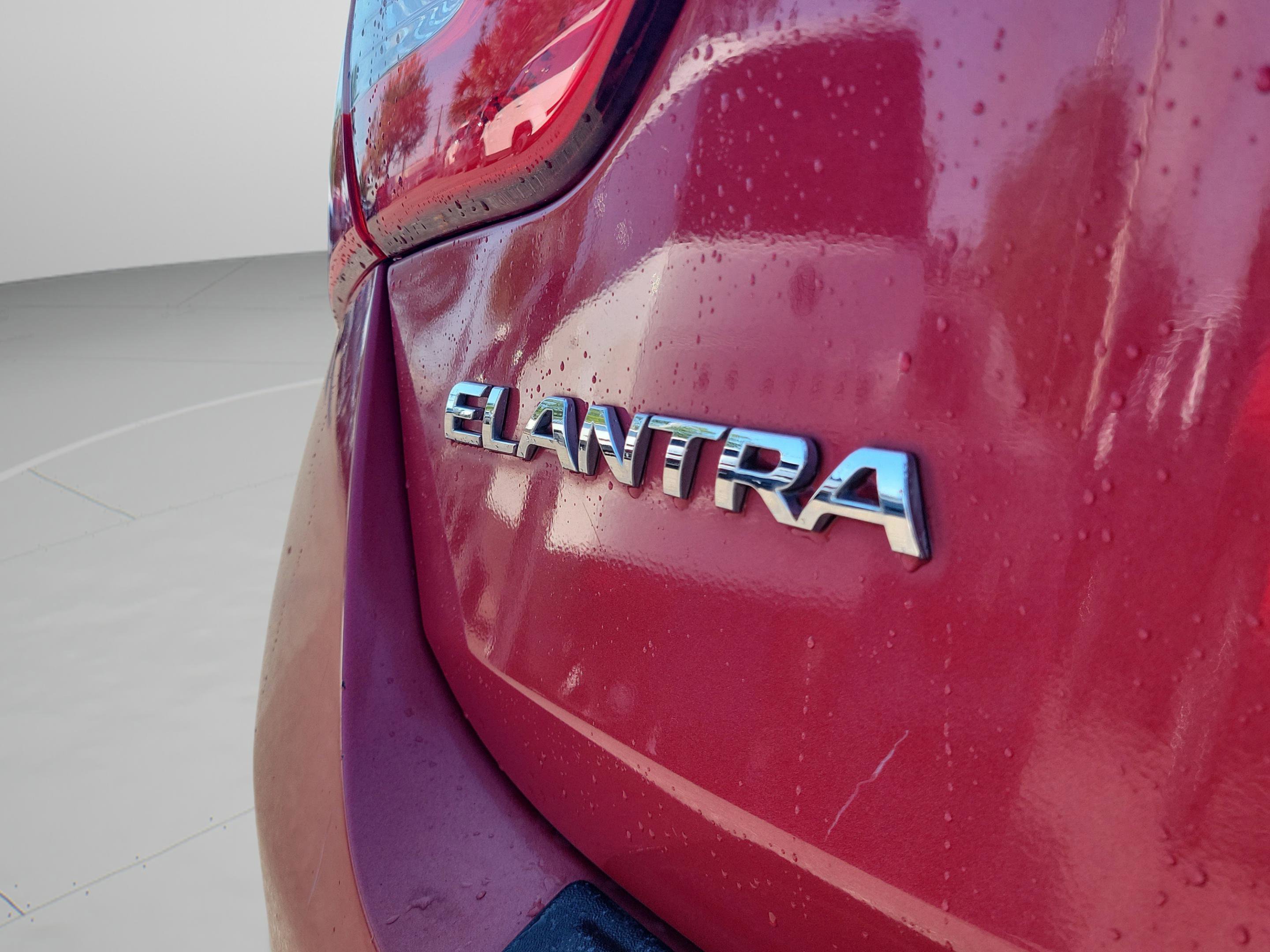 Used 2014 Hyundai Elantra GT w/ Option Group 03 image 8