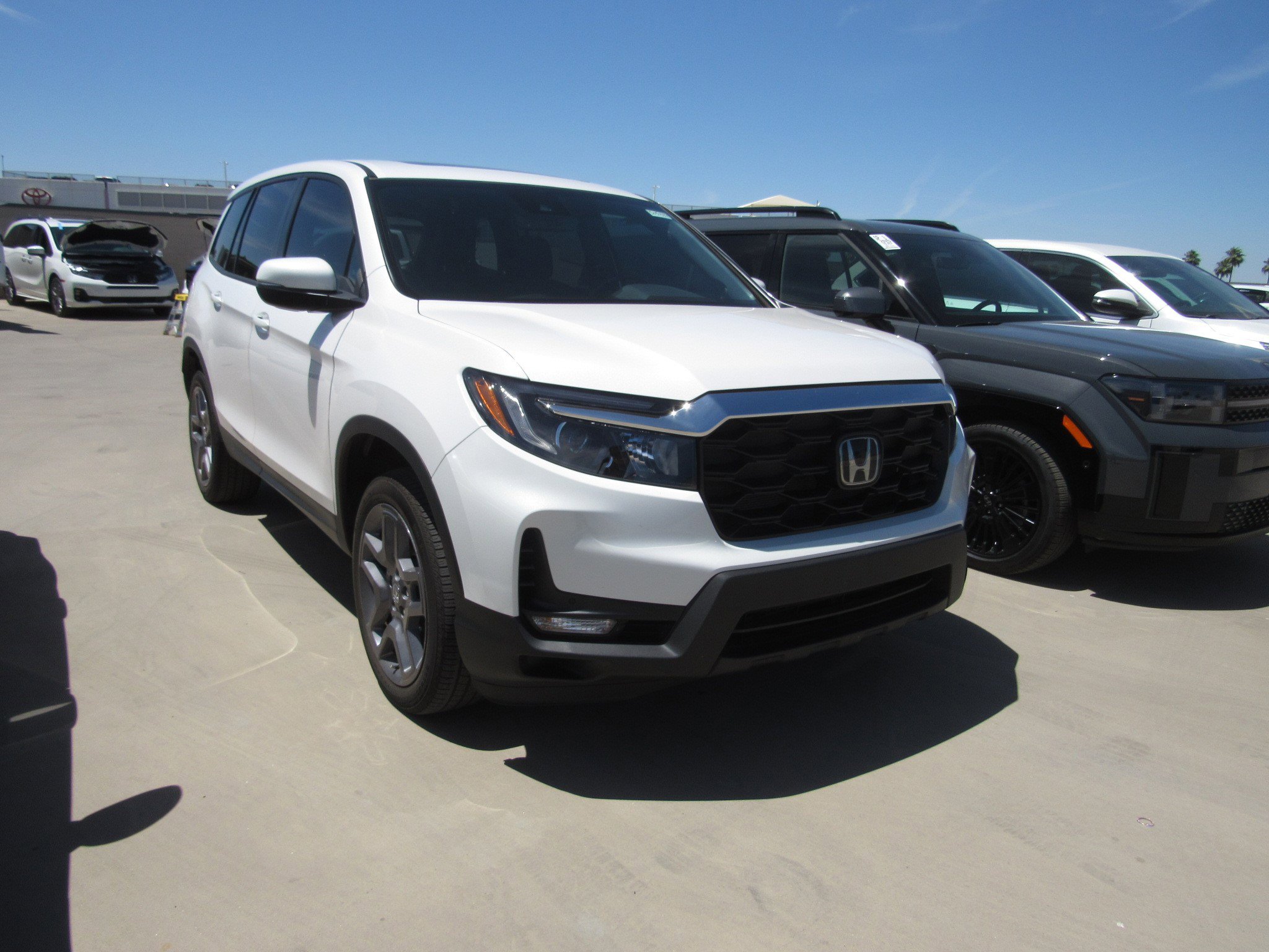 Used 2023 Honda Passport EX-L image 2