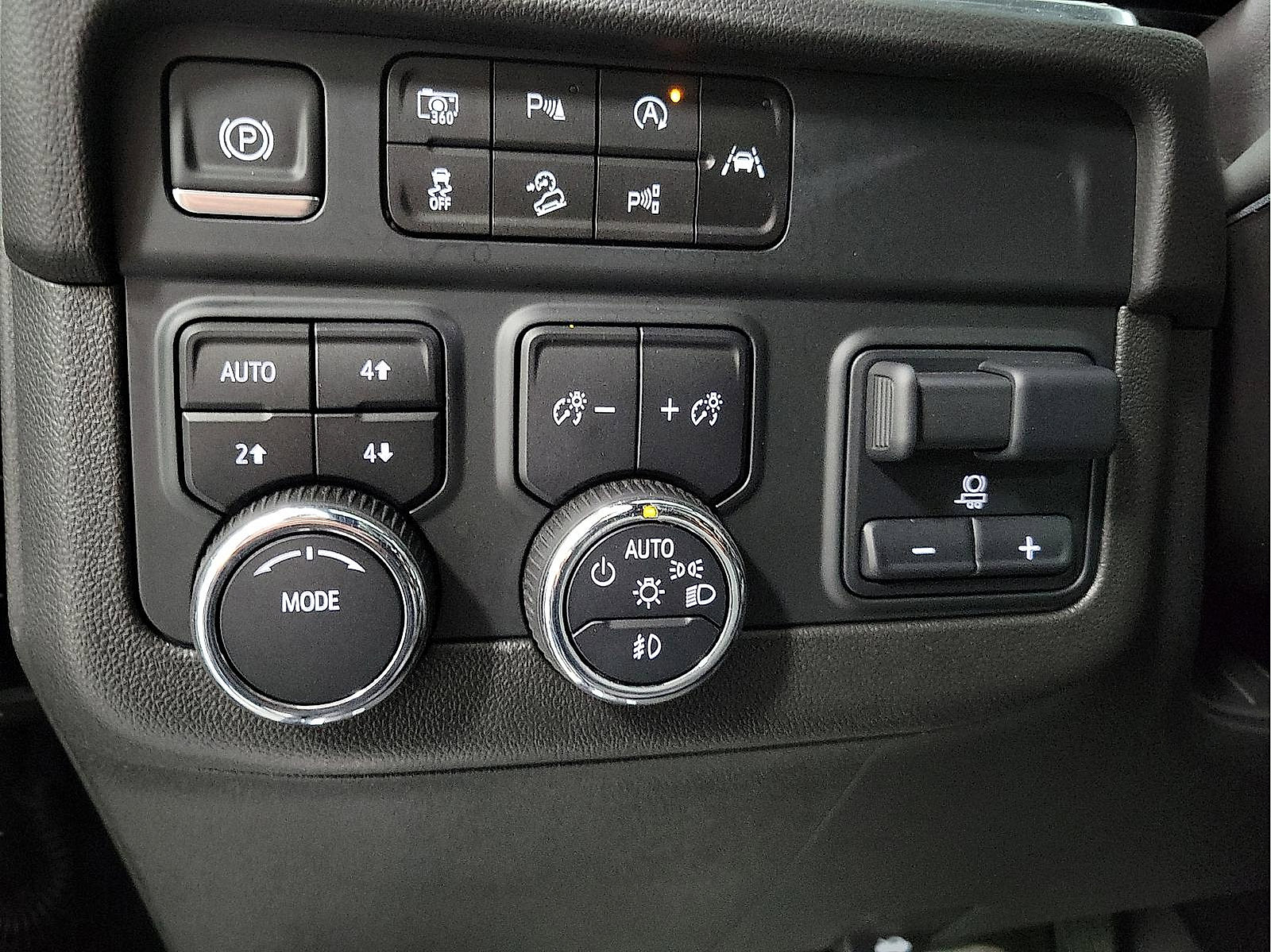 Used 2025 Chevrolet Tahoe High Country w/ Sun And Tow Package AWD/4WD image 13
