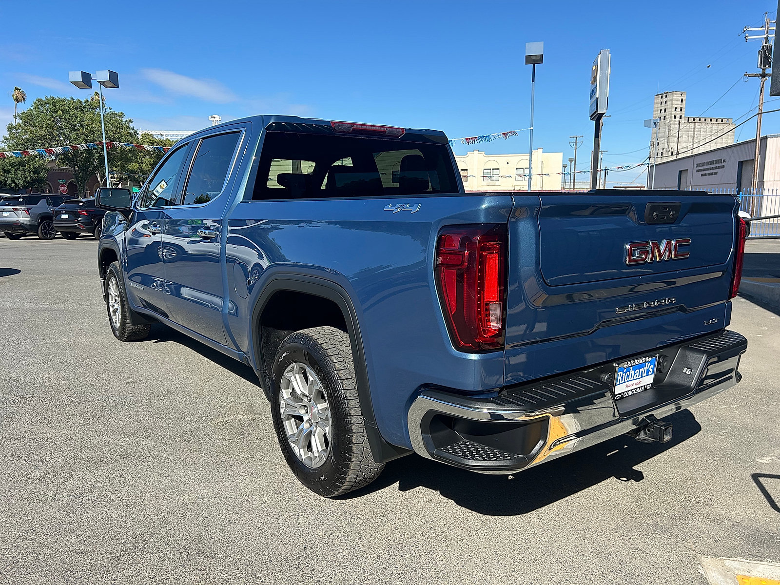 Used 2024 GMC Sierra 1500 SLT AWD/4WD image 5