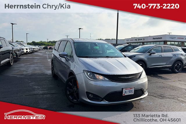Used 2018 Chrysler Pacifica Touring Plus w/ S Appearance Package FWD image 1
