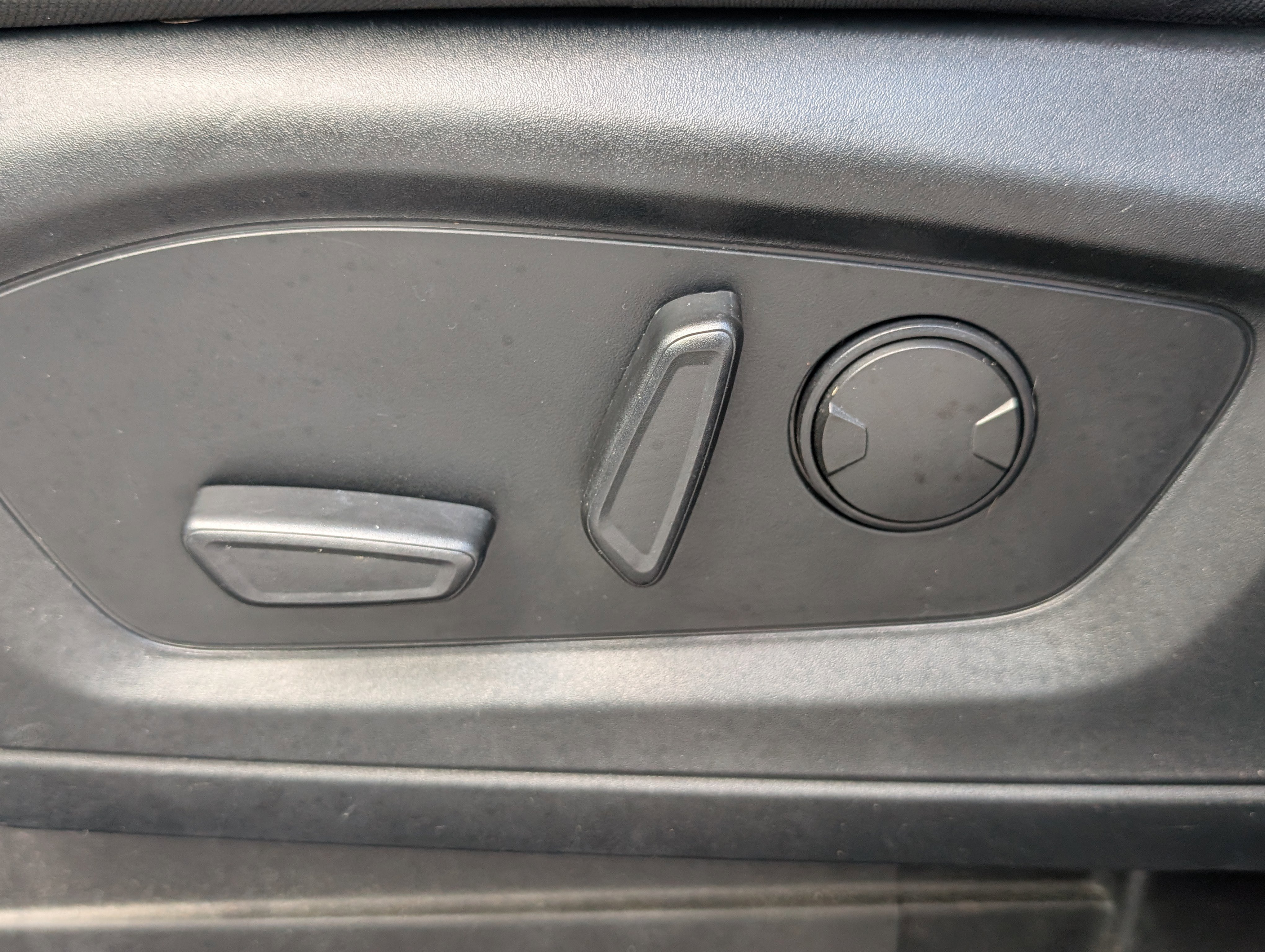 Used 2020 Ford Explorer XLT image 21