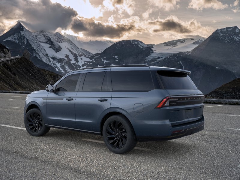 New 2026 Lincoln Navigator Reserve w/ Jet Appearance Package AWD/4WD image 4