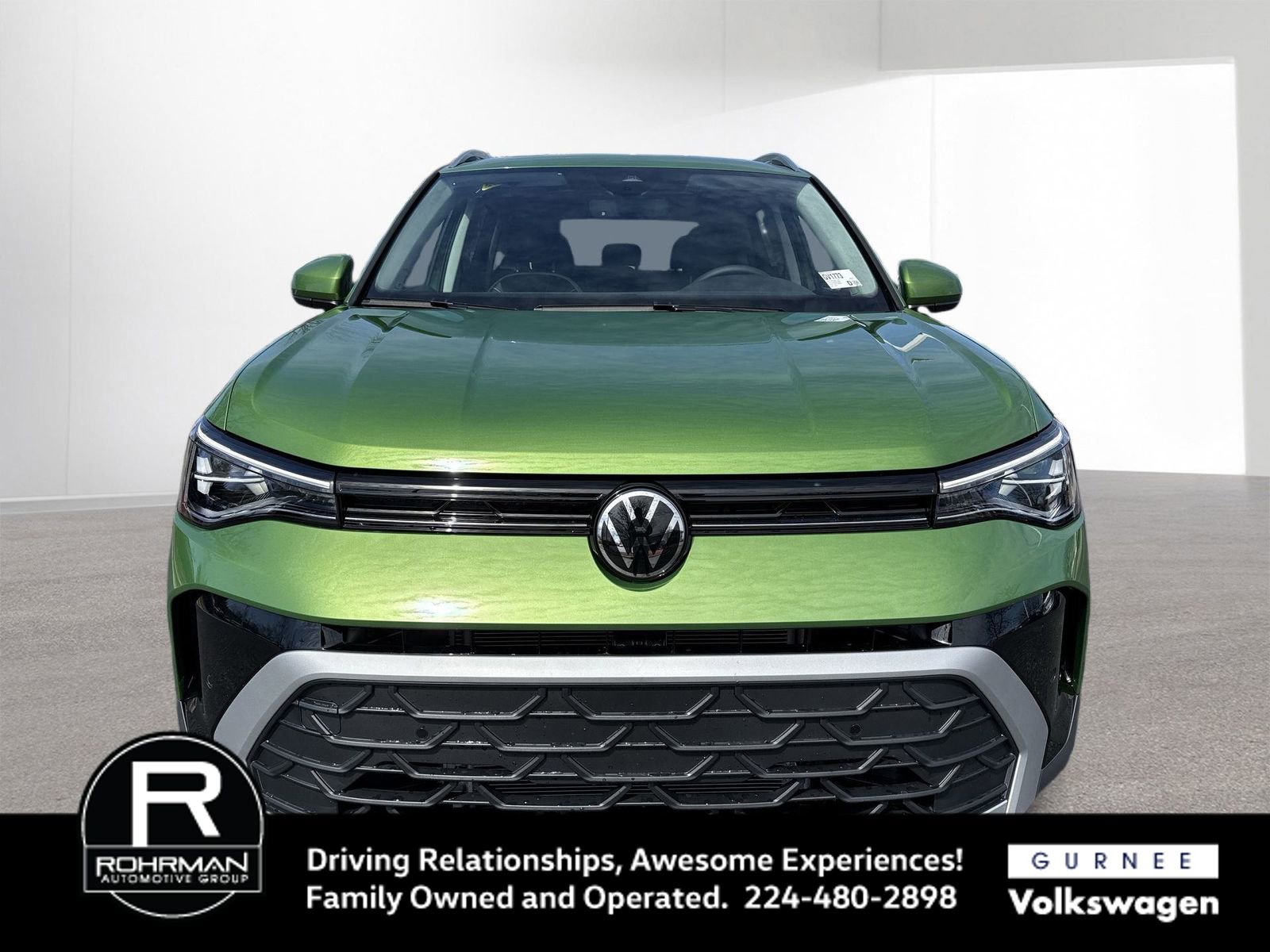 Used 2025 Volkswagen Taos SE AWD/4WD image 3