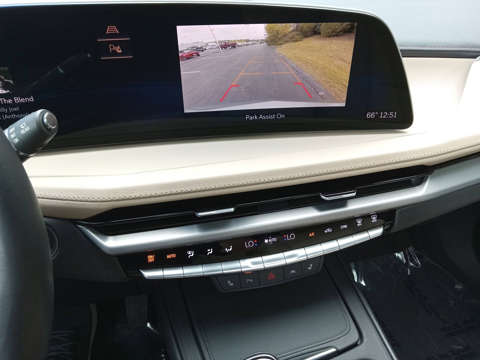 Used 2024 Cadillac XT4 Luxury w/ Cold Weather Package AWD/4WD image 16