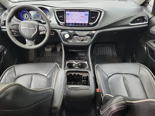 Used 2025 Chrysler Pacifica Limited FWD image 10