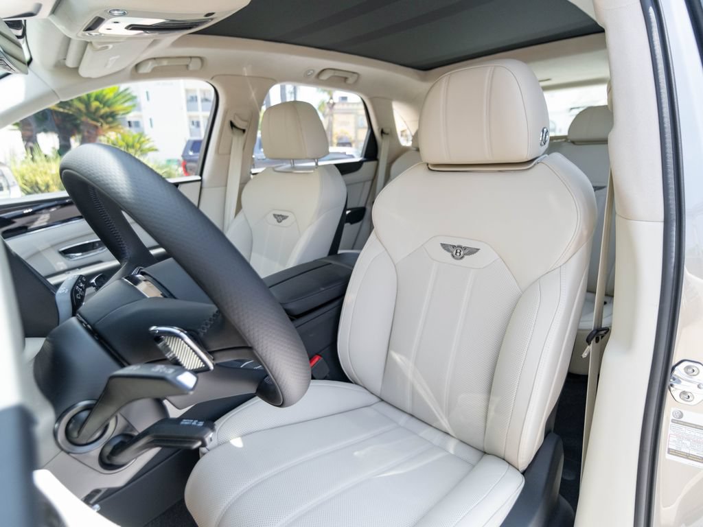 New 2026 Bentley Bentayga AWD/4WD image 12