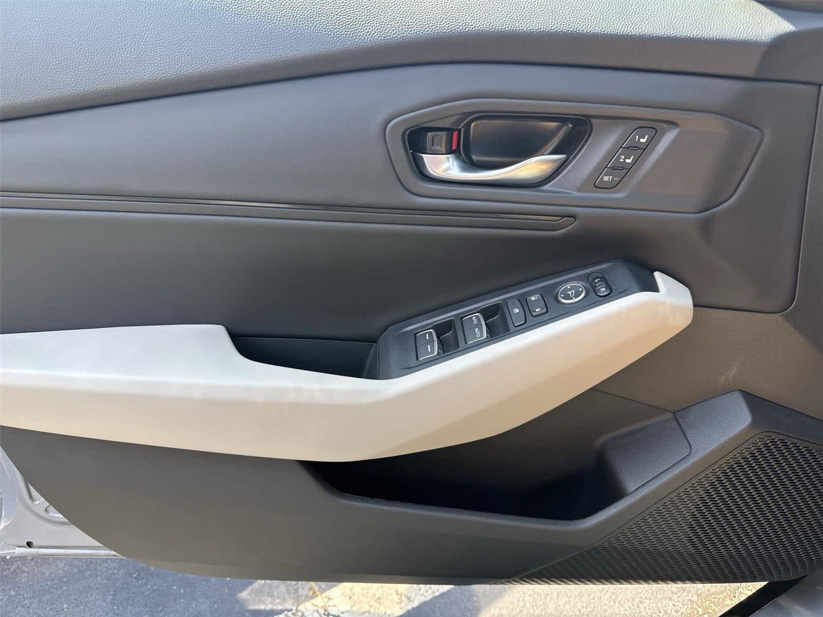 Used 2025 Honda Accord EX-L image 32