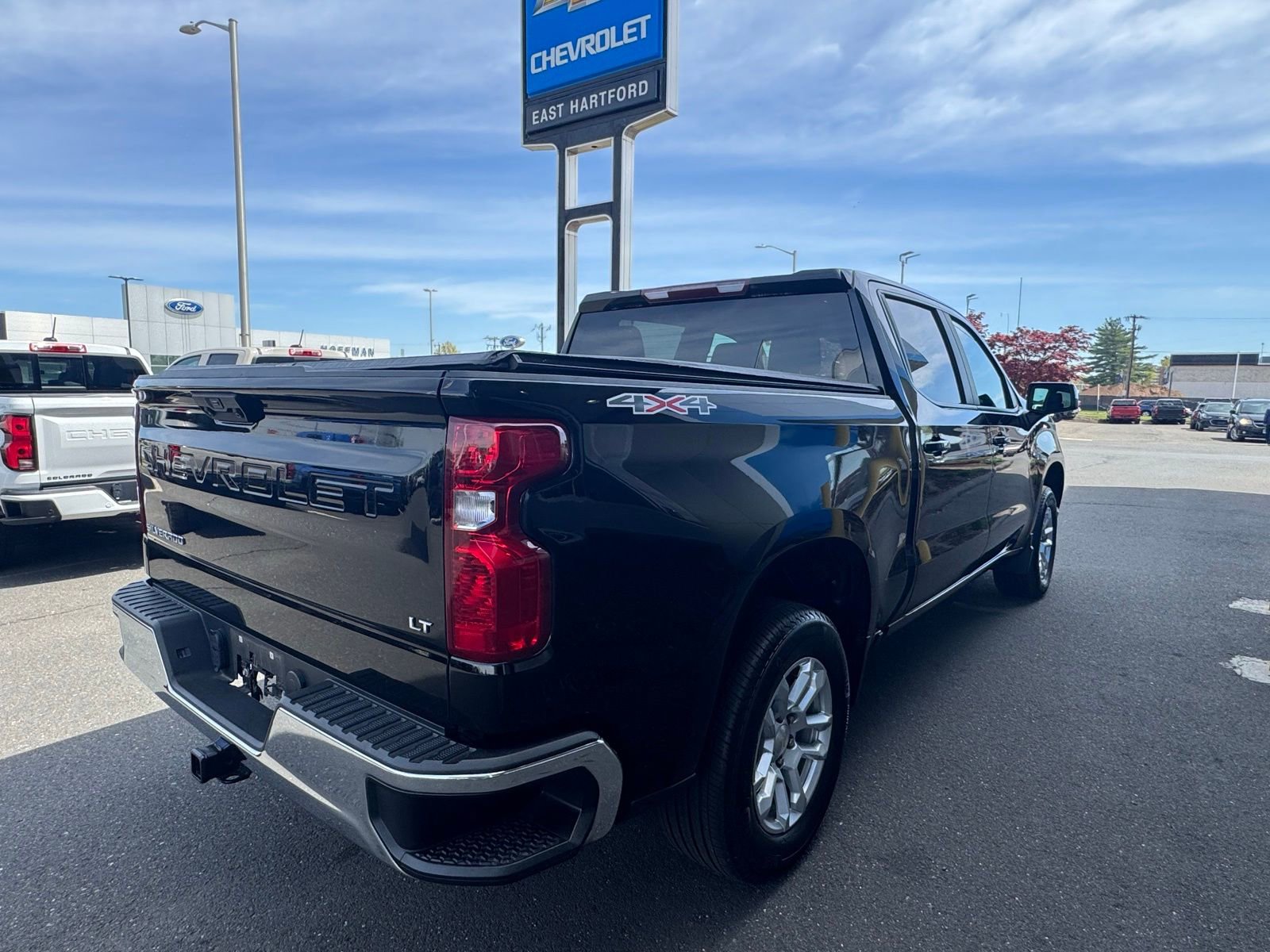 Used 2023 Chevrolet Silverado 1500 LT AWD/4WD image 8