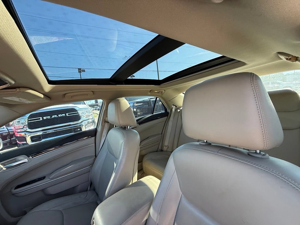 Used 2014 Chrysler 300 w/ Driver Convenience Group RWD image 12