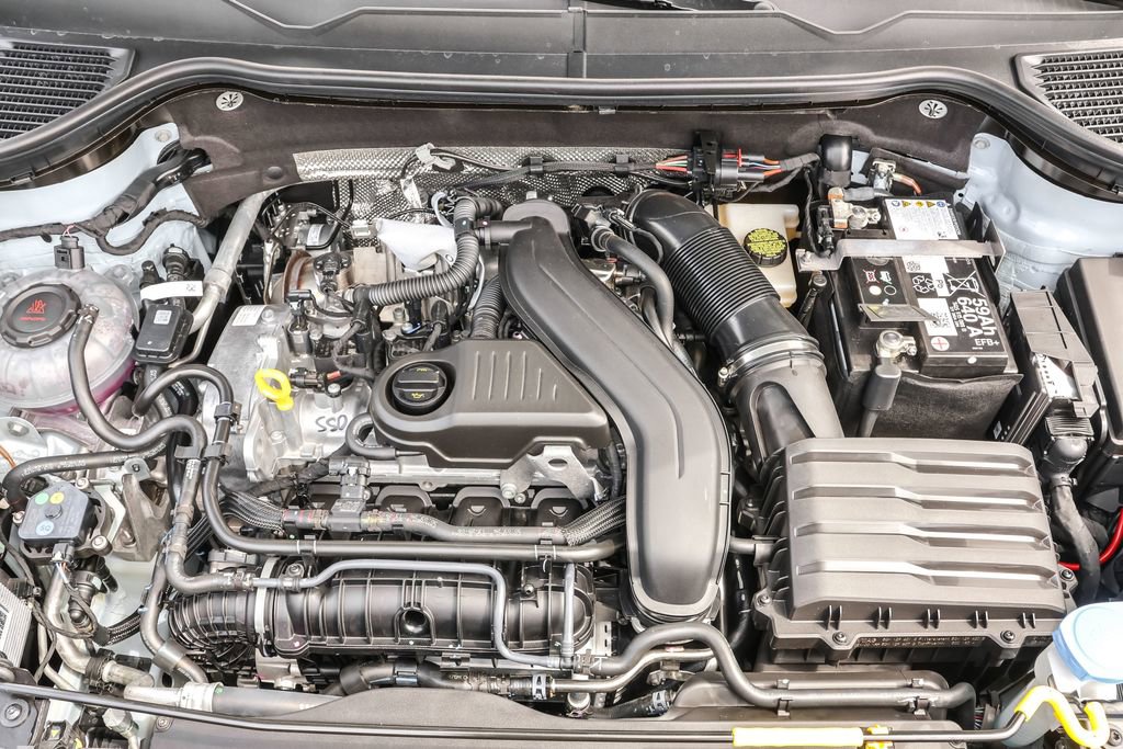 Used 2025 Volkswagen Taos SEL image 39