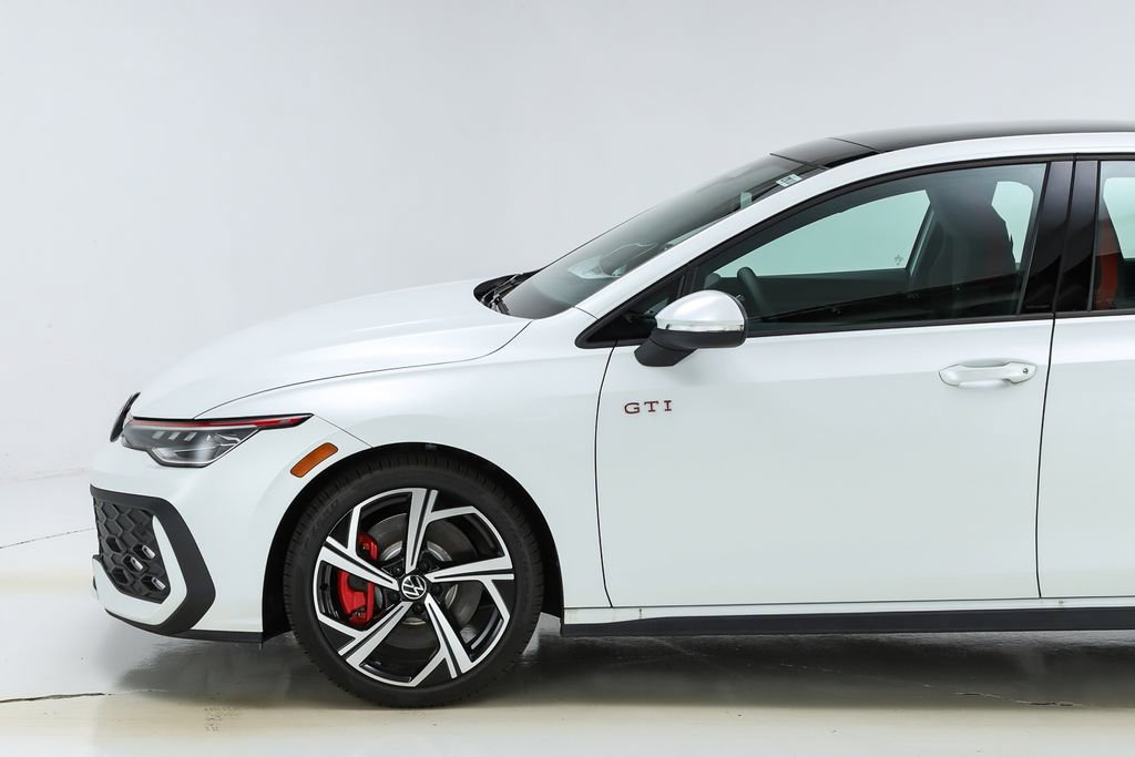 New 2026 Volkswagen GTI SE image 3