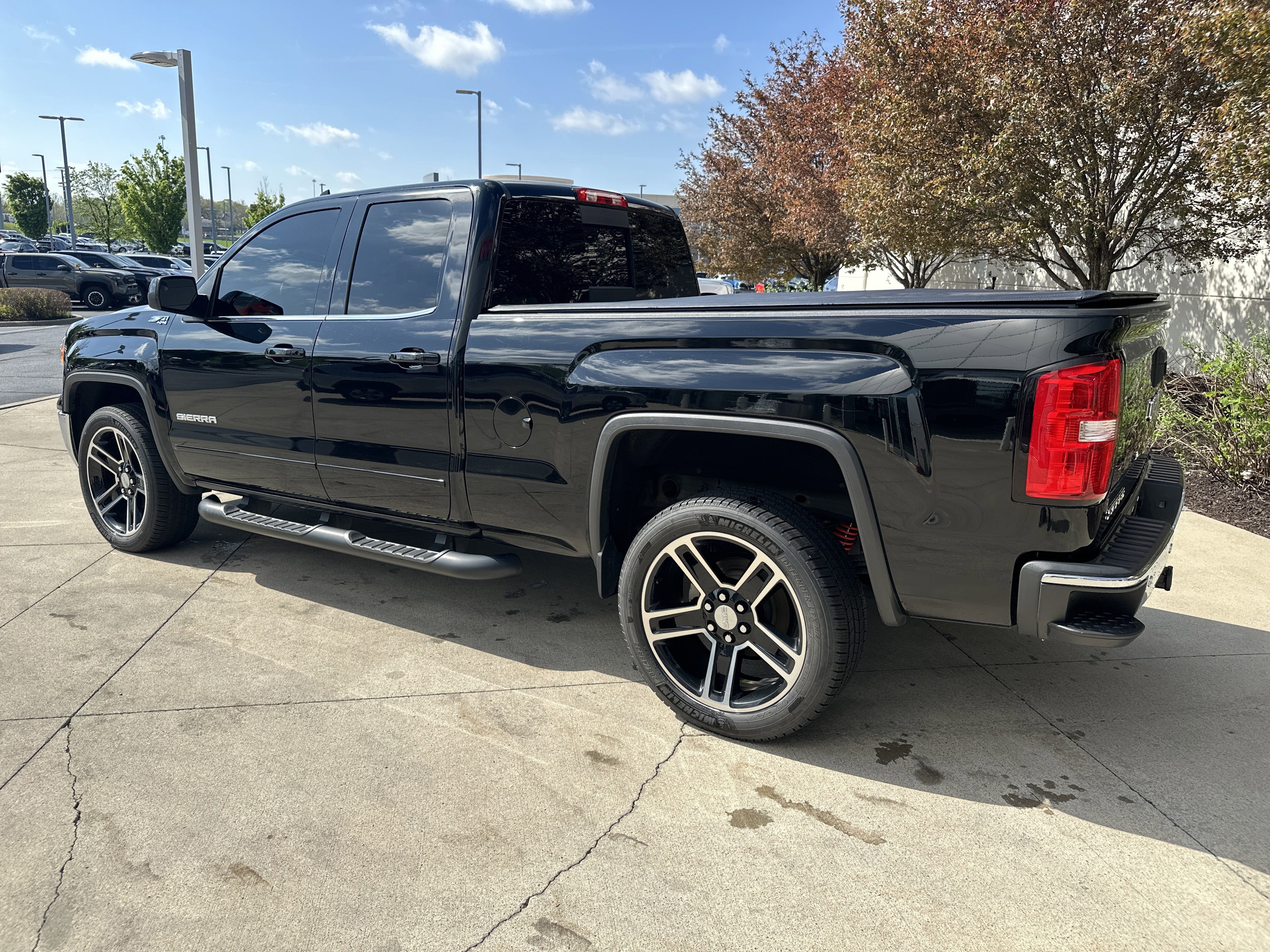 Used 2015 GMC Sierra 1500 SLE w/ Carbon-22 Edition image 7