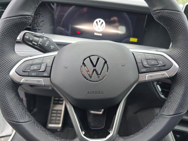 New 2025 Volkswagen Tiguan SE R-Line image 30