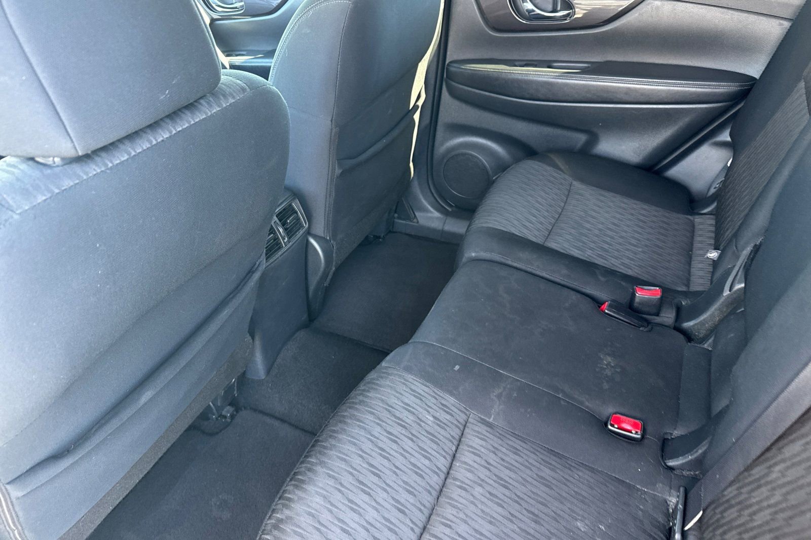 Used 2018 Nissan Rogue SV image 9