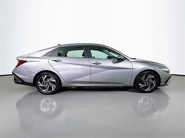 Certified 2025 Hyundai Elantra SEL image 8