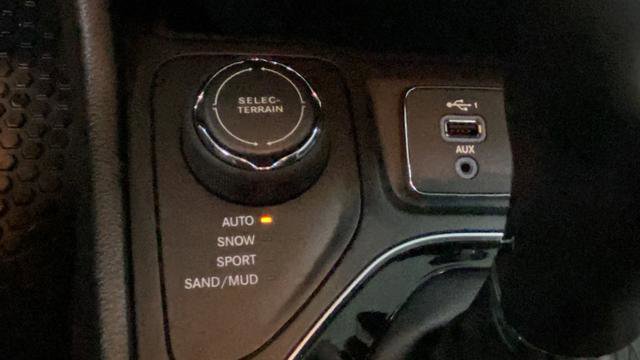 Used 2020 Jeep Cherokee Latitude Plus AWD/4WD image 21