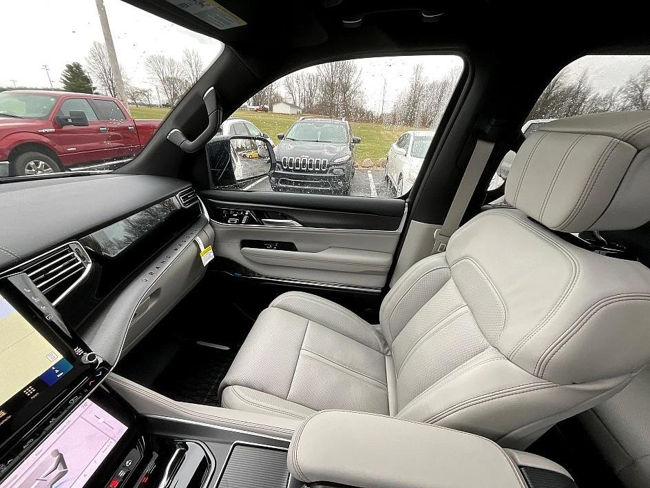 New 2026 Jeep Grand Wagoneer L Summit image 33