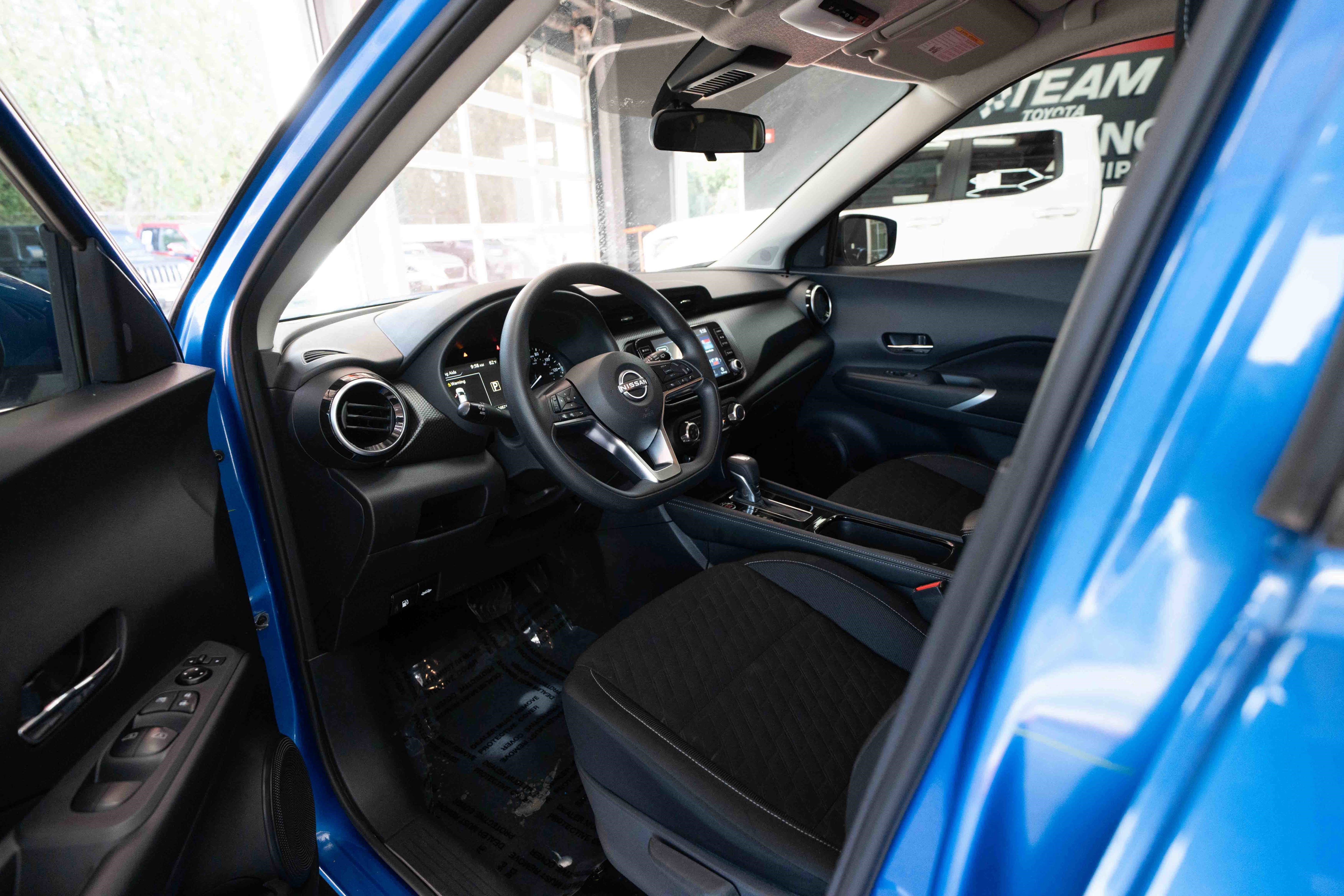 Used 2024 Nissan Kicks SV image 8