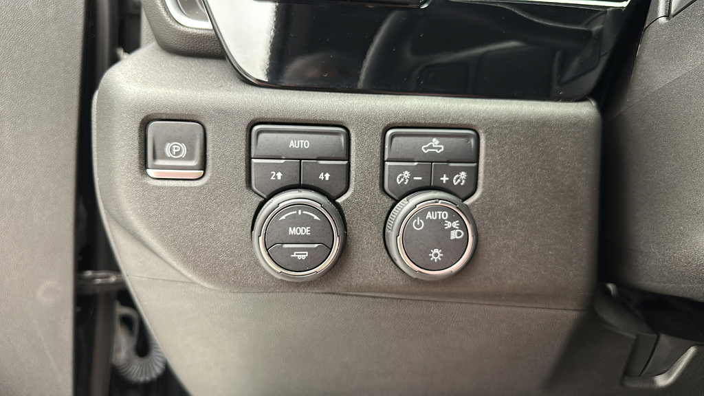 Used 2024 Chevrolet Silverado 1500 LT AWD/4WD image 24