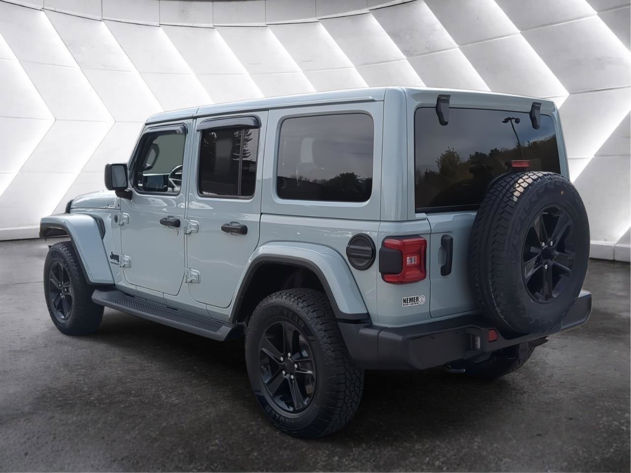 Used 2023 Jeep Wrangler Unlimited Sahara AWD/4WD image 4