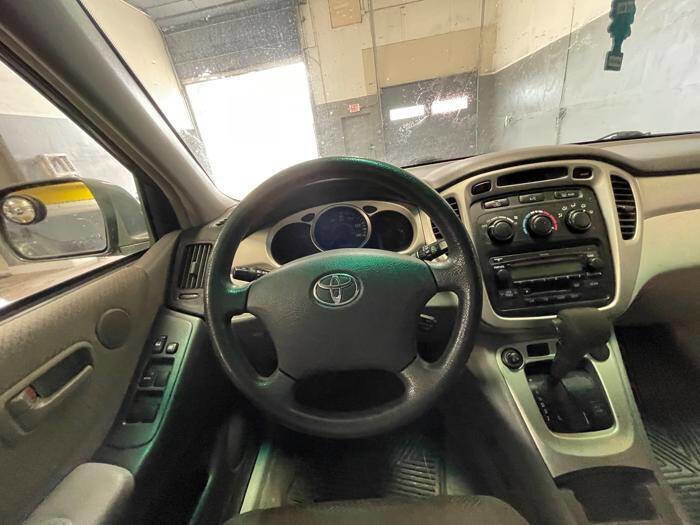 Used 2004 Toyota Highlander 4WD V6 image 32