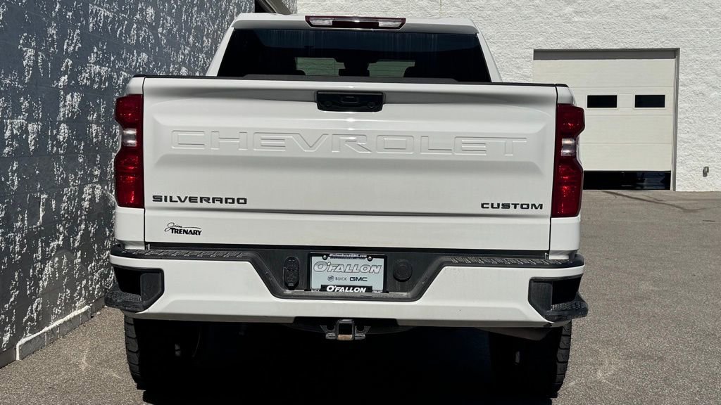 Used 2025 Chevrolet Silverado 1500 Custom image 4