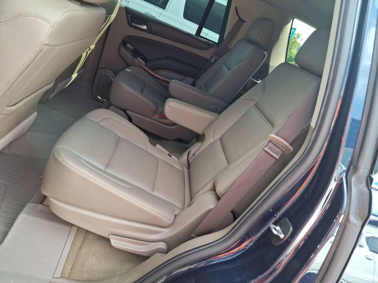 Used 2018 Chevrolet Tahoe Premier AWD/4WD image 16