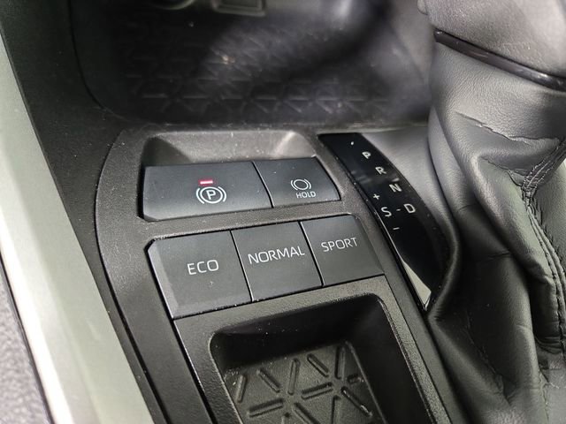 Used 2025 Toyota RAV4 XLE FWD image 26