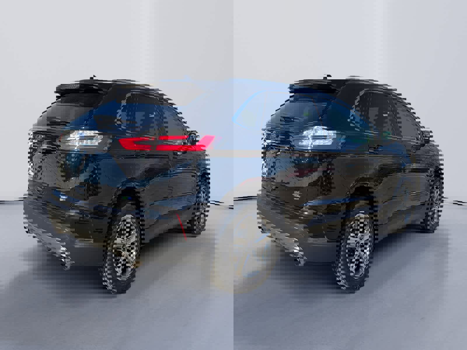 Used 2019 Ford Edge SEL w/ Equipment Group 201A image 3