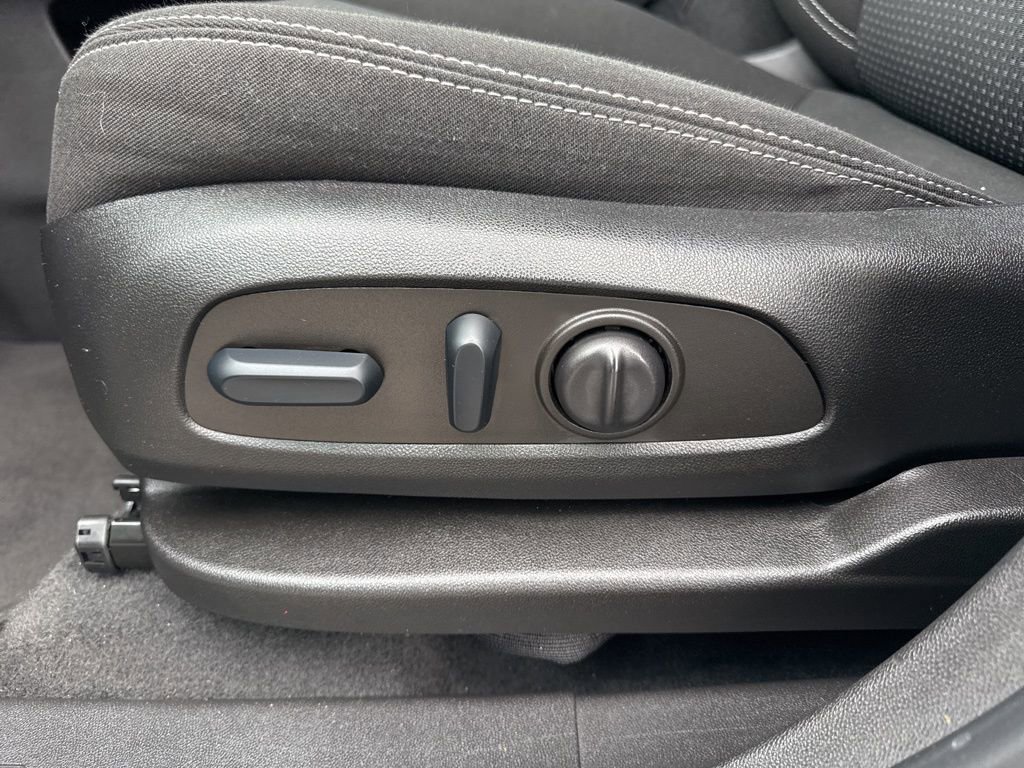 Used 2022 GMC Terrain SLE w/ Driver Convenience Package image 10