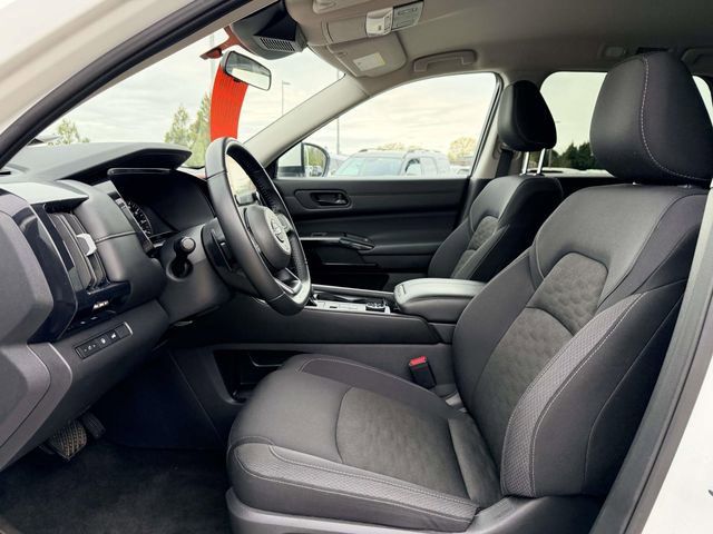 Used 2025 Nissan Pathfinder SV AWD/4WD image 16