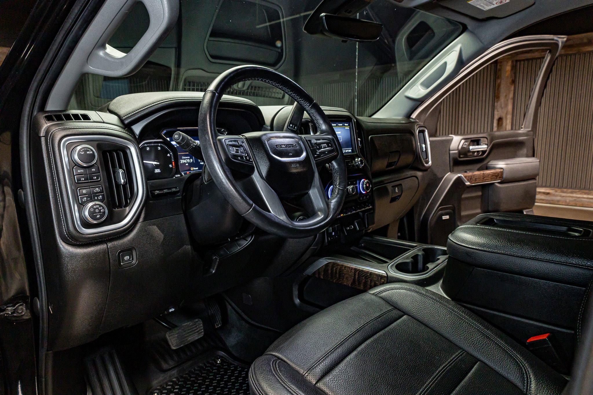 Used 2021 GMC Sierra 2500 Denali w/ Denali Black Diamond Edition image 12