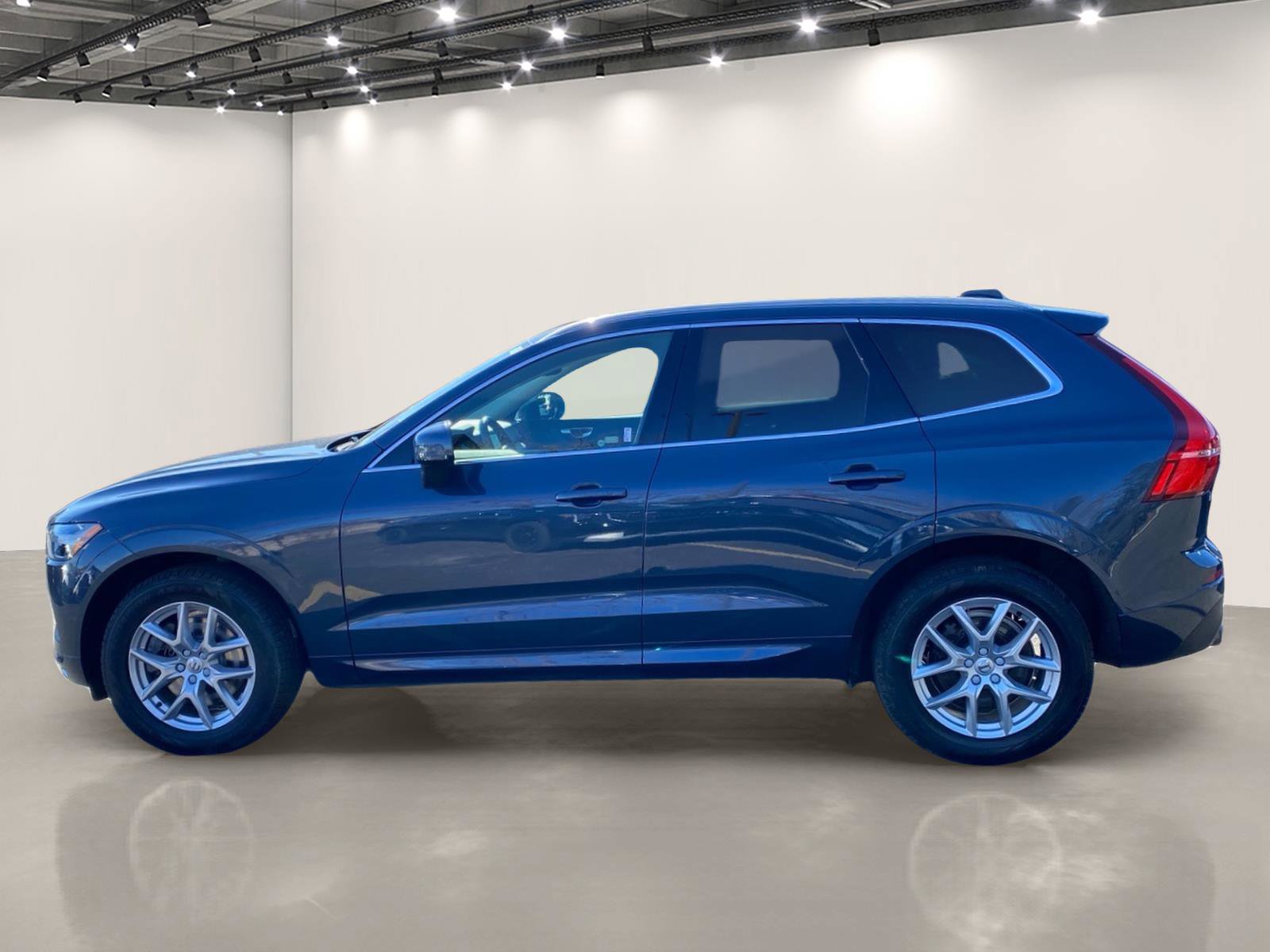 Used 2021 Volvo XC60 T6 Momentum image 4