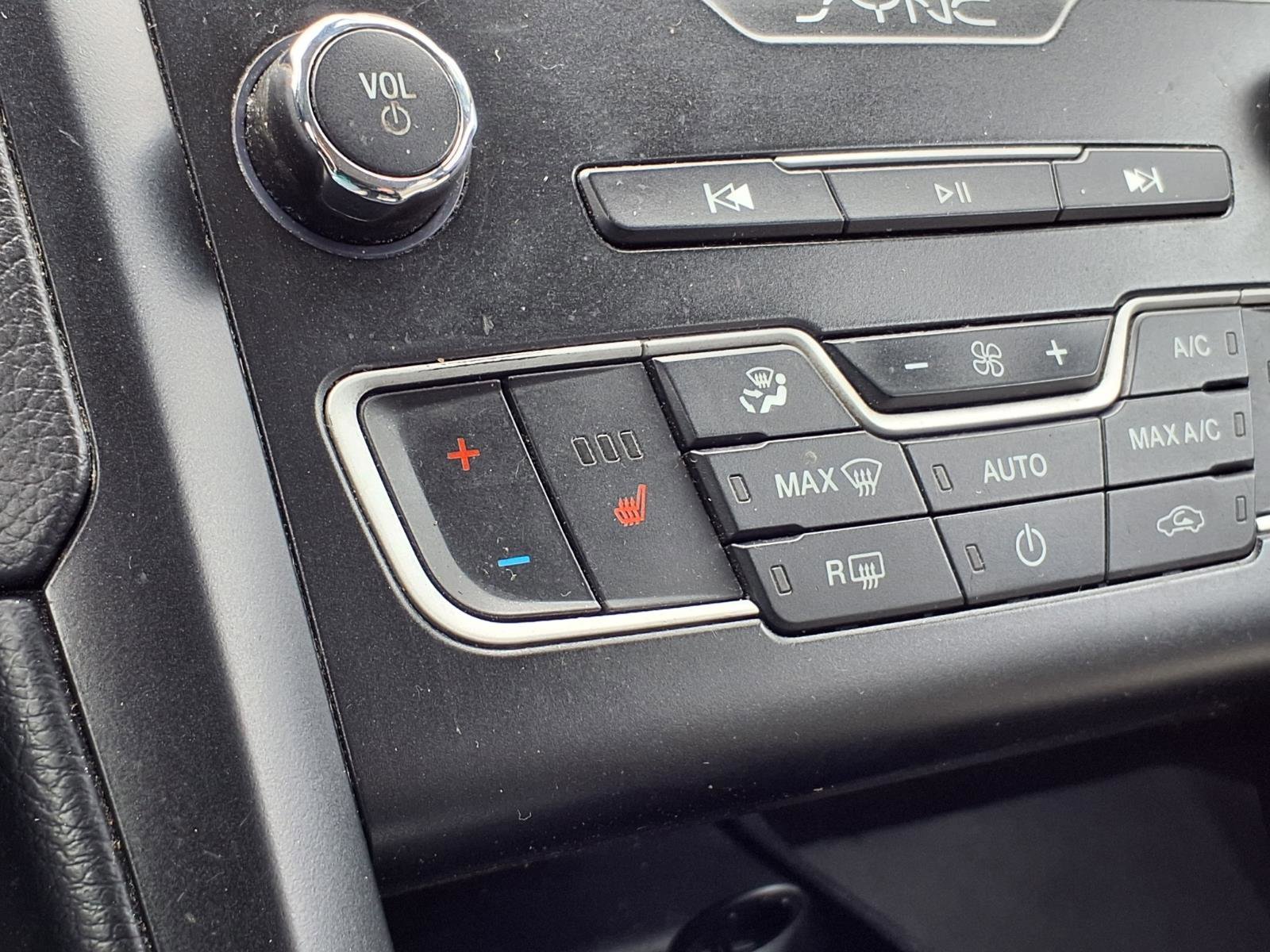 Used 2019 Ford Fusion SE image 5