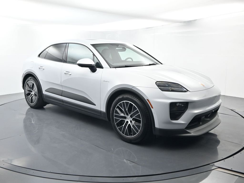 Certified 2025 Porsche Macan Electric image 17