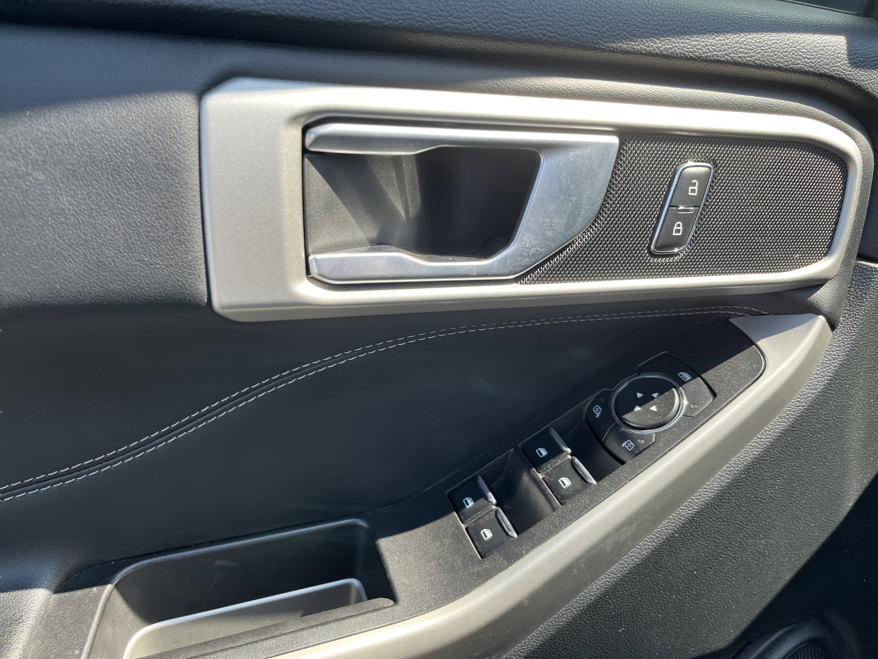 Used 2023 Ford Explorer XLT AWD/4WD image 22