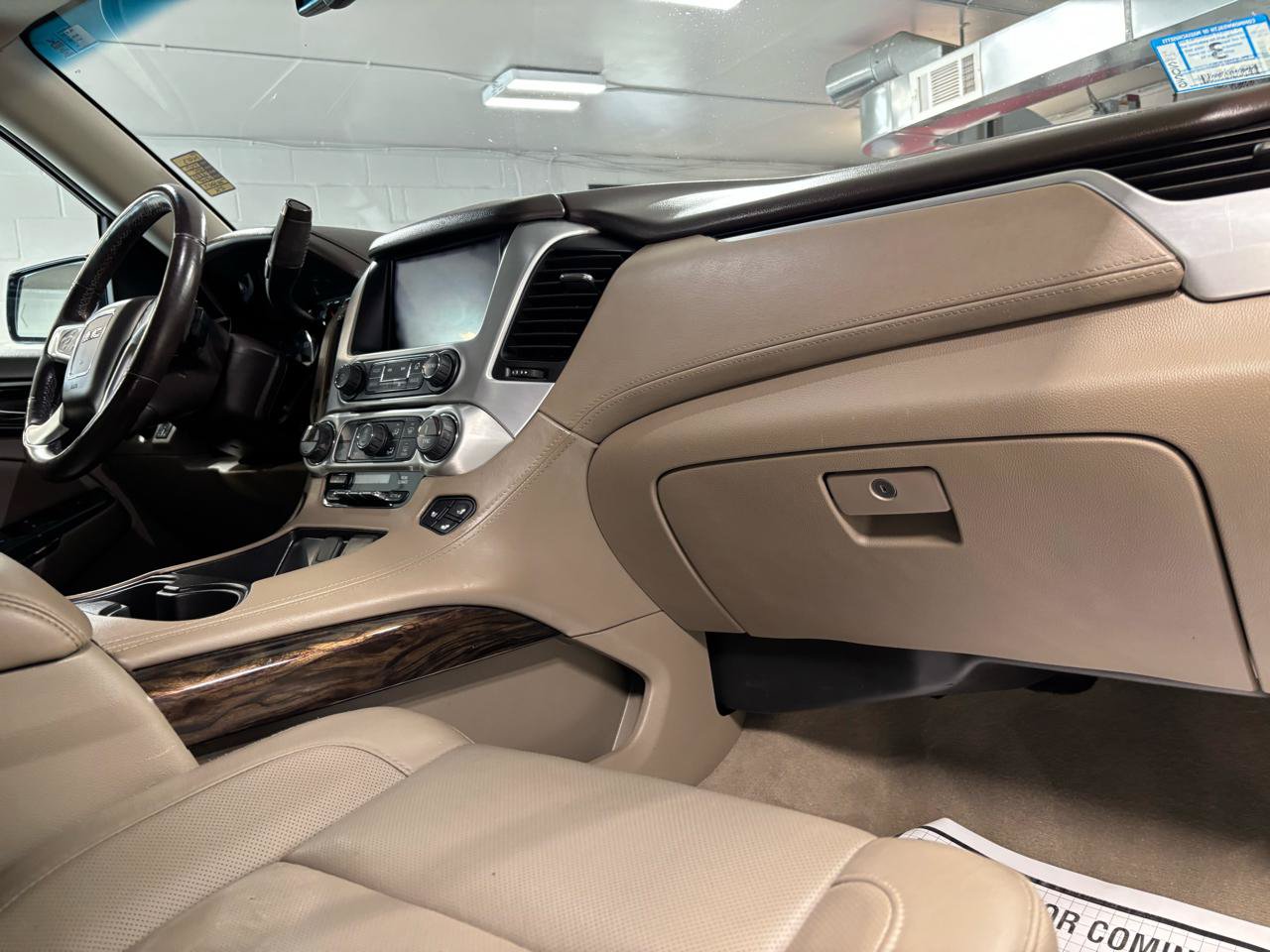 Used 2020 GMC Yukon XL SLT w/ Open Road Package AWD/4WD image 11