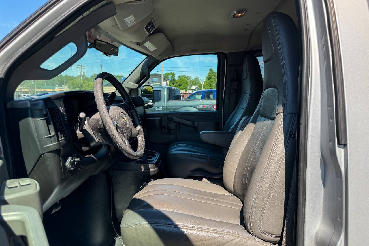 Used 2016 Chevrolet Express 3500 LS RWD image 18
