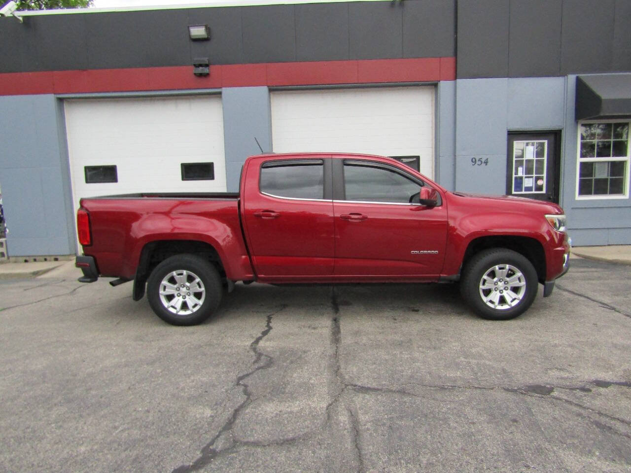 Used 2017 Chevrolet Colorado LT w/ LT Convenience Package RWD image 2