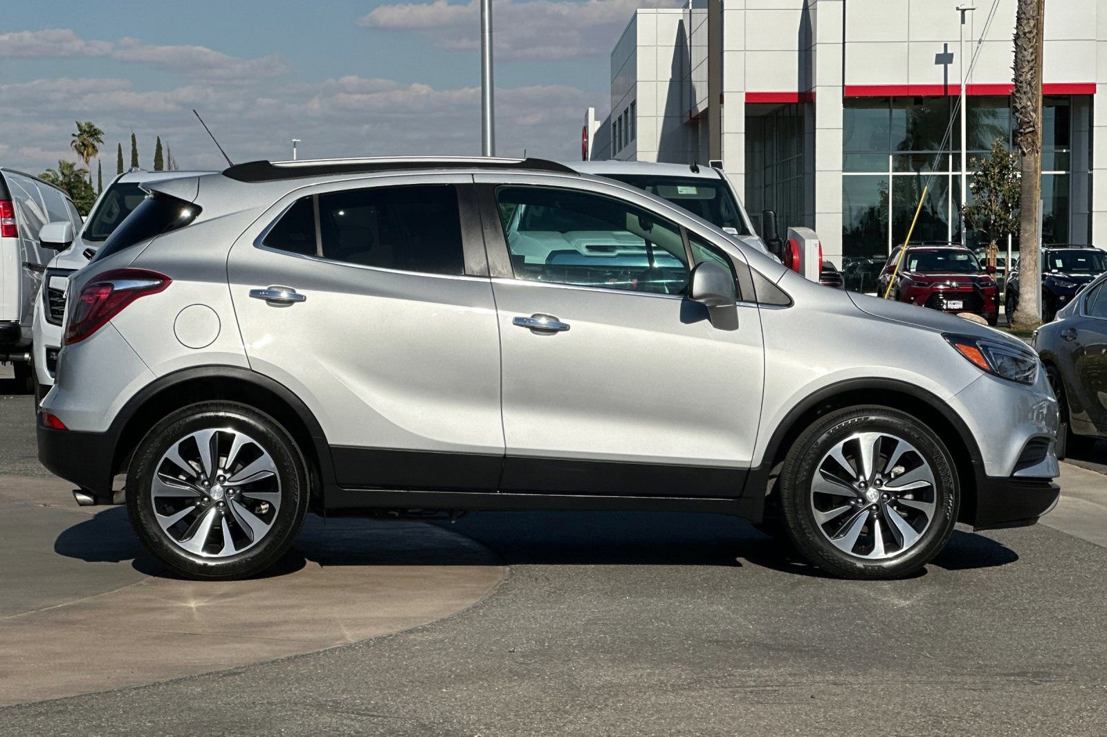Certified 2021 Buick Encore Preferred FWD image 3