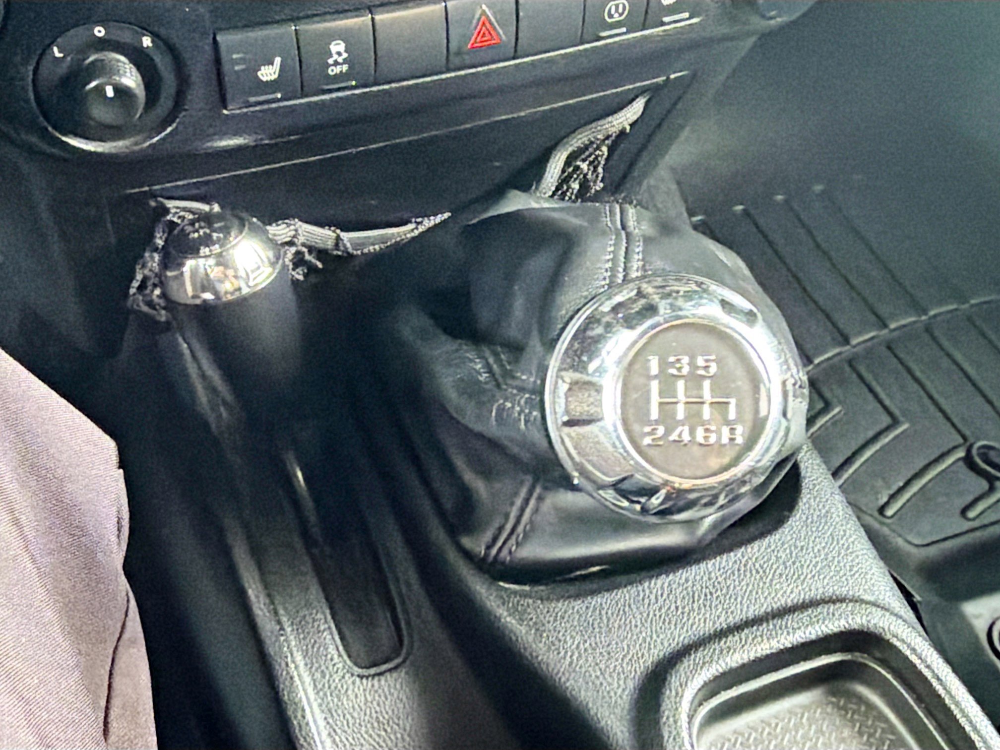 Used 2013 Jeep Wrangler Unlimited Sahara image 15