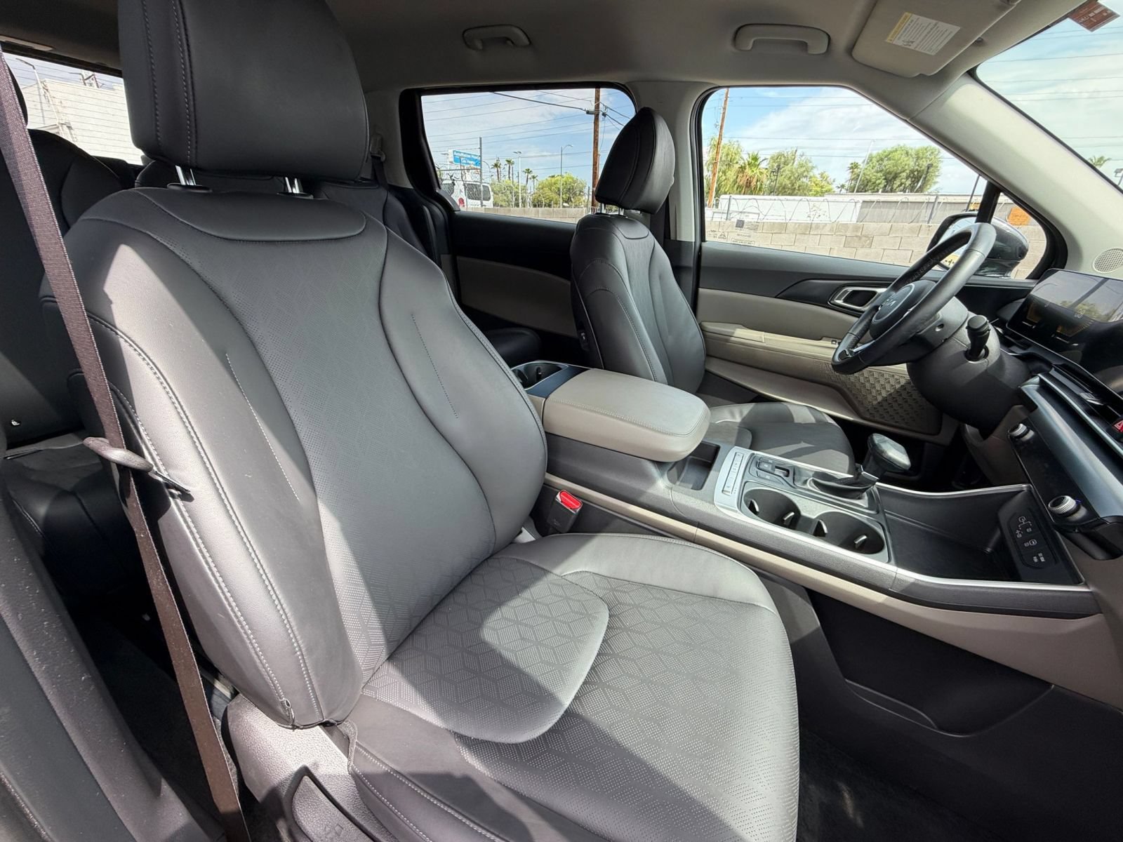 Used 2026 Kia Carnival FWD image 38