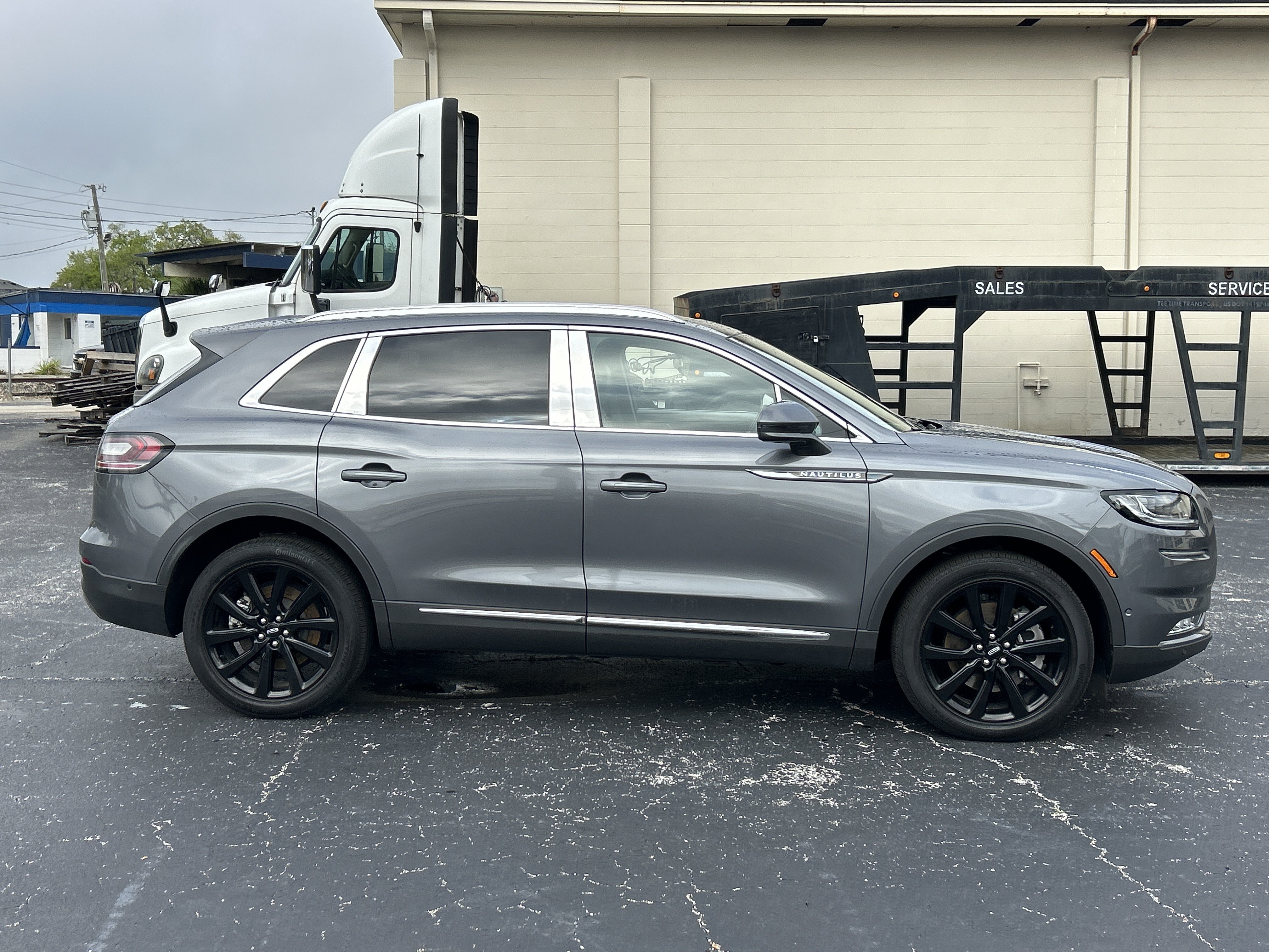Certified 2023 Lincoln Nautilus Reserve w/ Equipment Group 202A AWD/4WD image 2