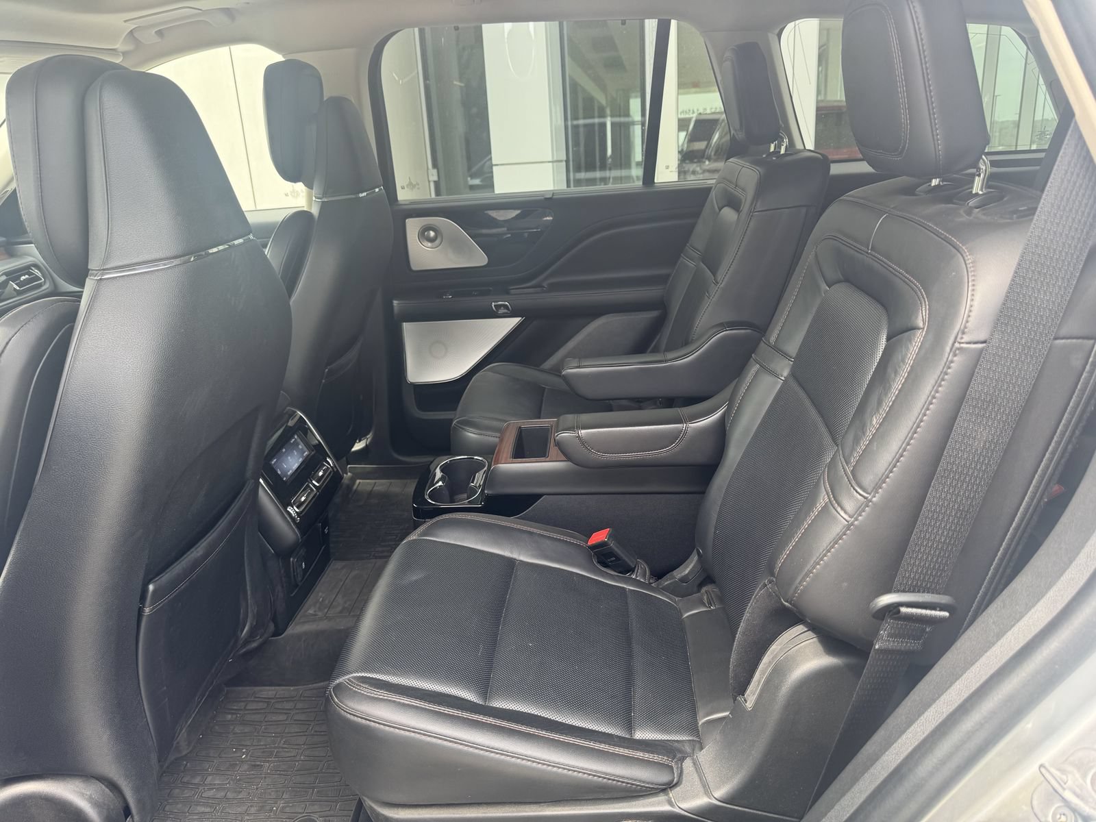 Used 2023 Lincoln Aviator Reserve w/ Equipment Group 201A AWD/4WD image 6